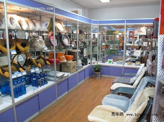 喜迎圣诞一汽奔腾南京红腾店盛妆上阵——璀璨展厅闪耀金陵，多重豪礼惠动全城